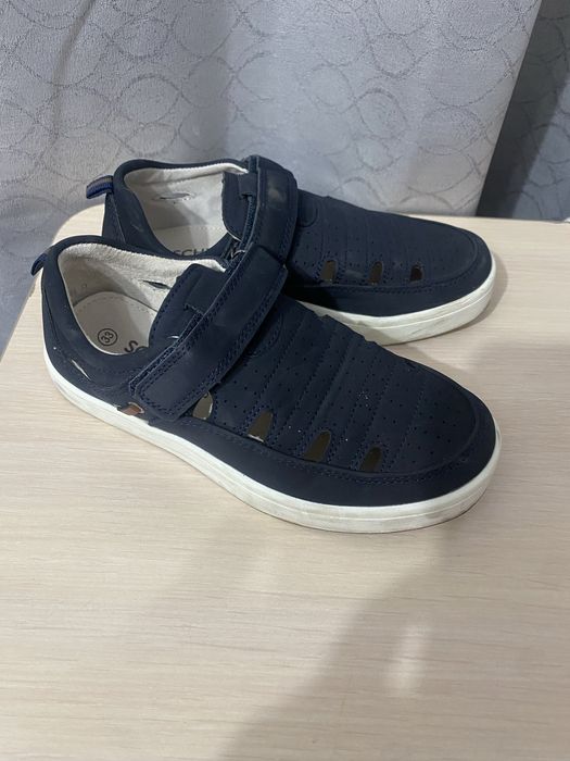 Продам детскую обувь мальчиковую размер 34