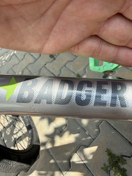 Продавам велосипед Badger 24 цола с ултралека алуминиева рамка.