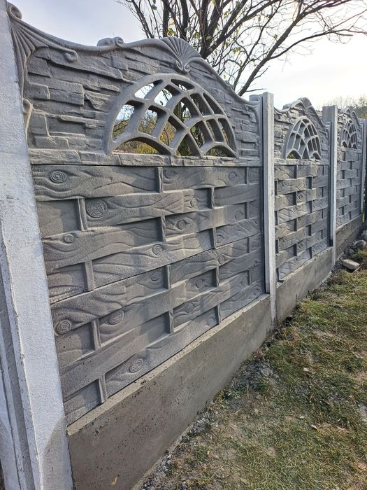 Executăm gard de plăci și beton