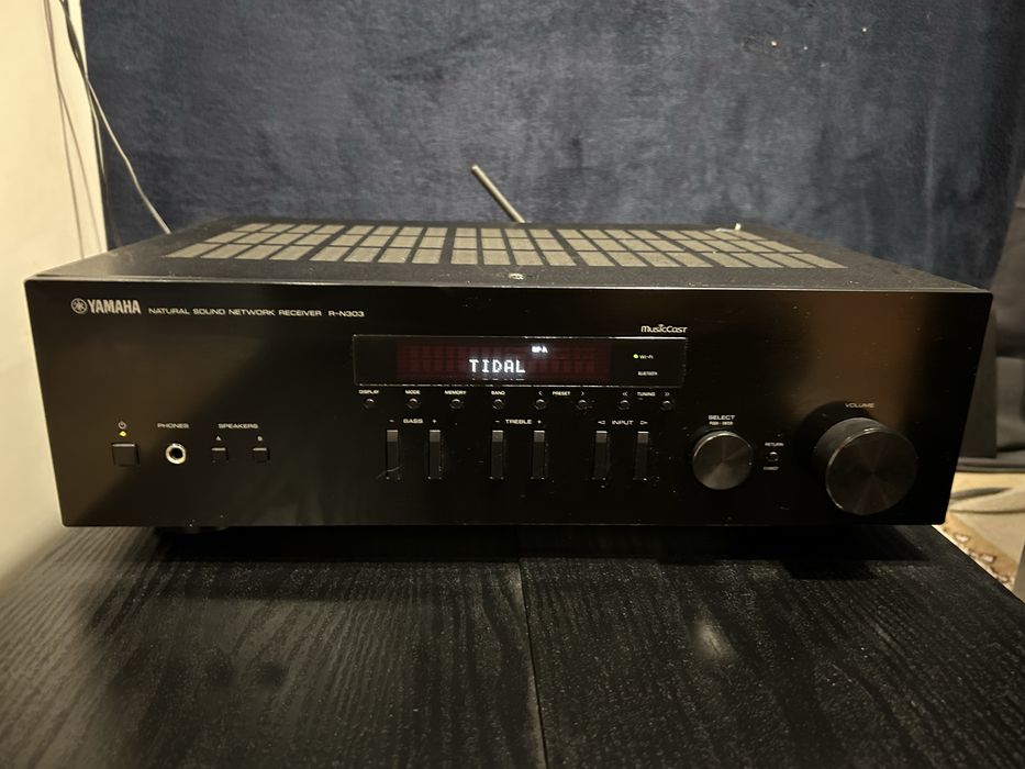 Se vinde Yamaha R-N303