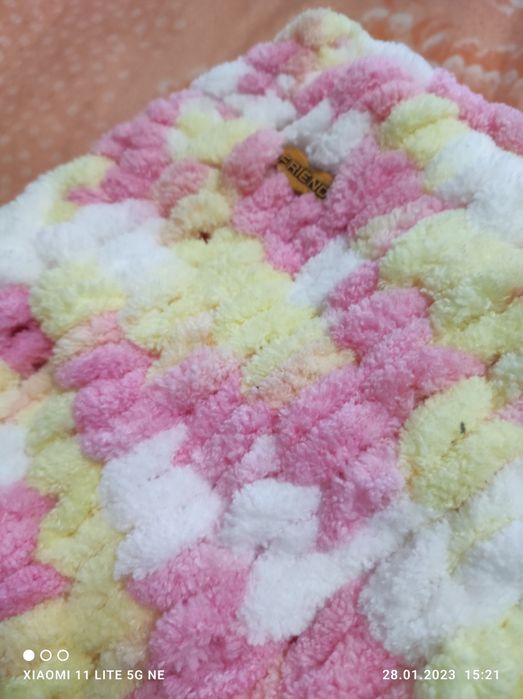 Продаются новые пледы из пряжи Alize Puffy