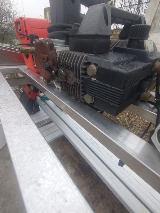 Vând aparat de spălat cu presiune