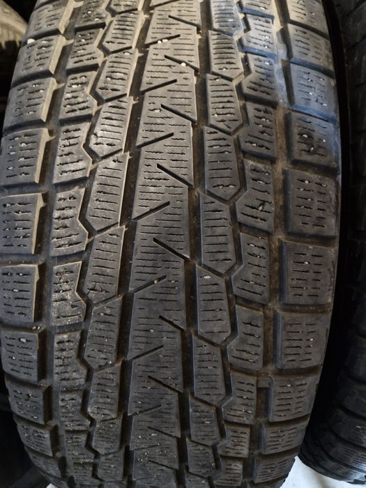 Продам шины  тойота ландкрузер