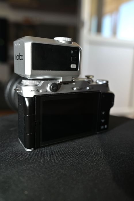 Fujifilm XM5 ca nou + Sigma 18-50 F2.8 + blit Godox  IT30 Pro