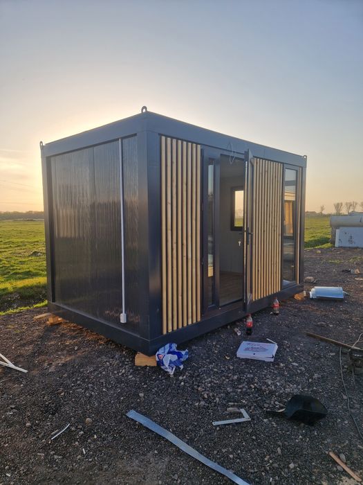 Vând containere modulare 6x5