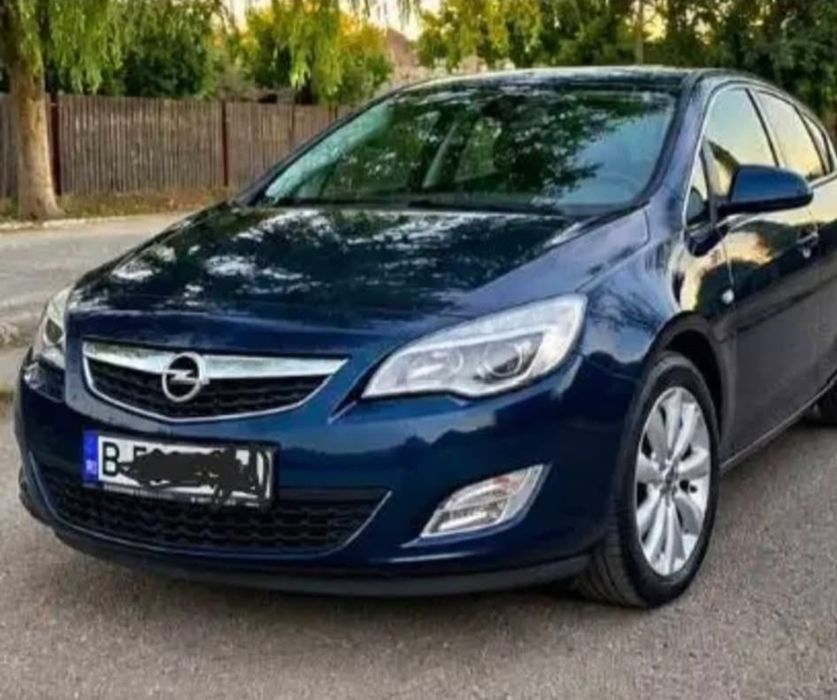 Opel Astra J hatchback 2012