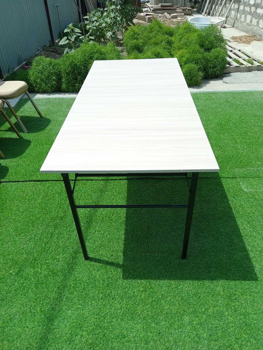 Стол и стулья. Срочно.