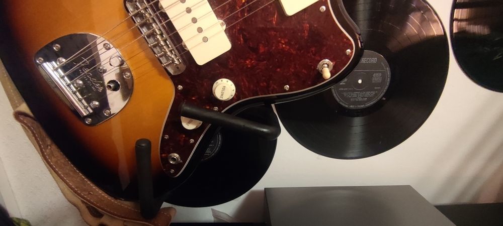 Suport perete pentru chitara electrica