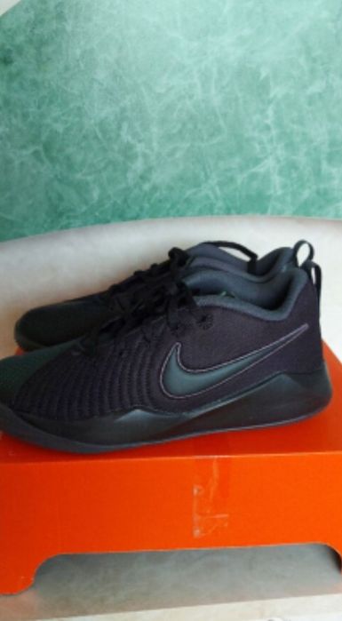 Нови оригинални дамски маратонки Nike