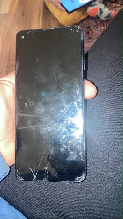 Buna am ai eu telefoane de piese unele se pot repara