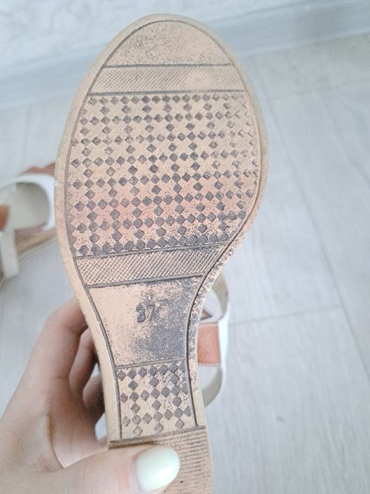 Продаю обувь в отличном состоянии