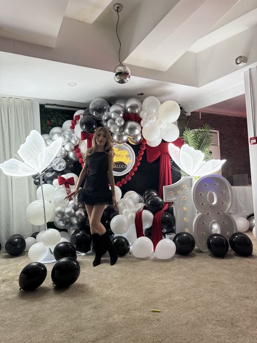 Decor baloane majorat, cifre luminoase 18 majorat, plaforma majorat