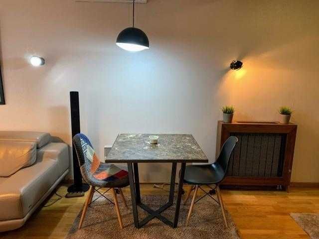 Дава се под наем Двустаен апартамент в Бургас, Център - 57 кв.м за 219.3 € - Снимка #1