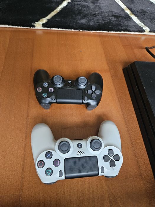 PS4 Pro +2 controllers