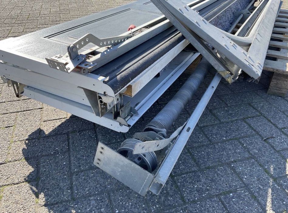 Usa garaj 3,34x2,5 electrica cu telecomanda