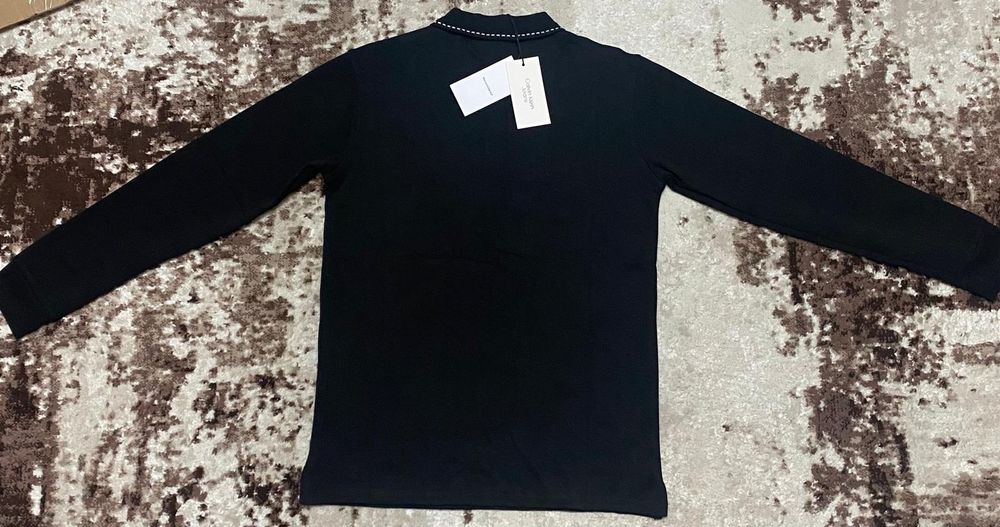 Vând bluza noua de bărbați Calvin Klein