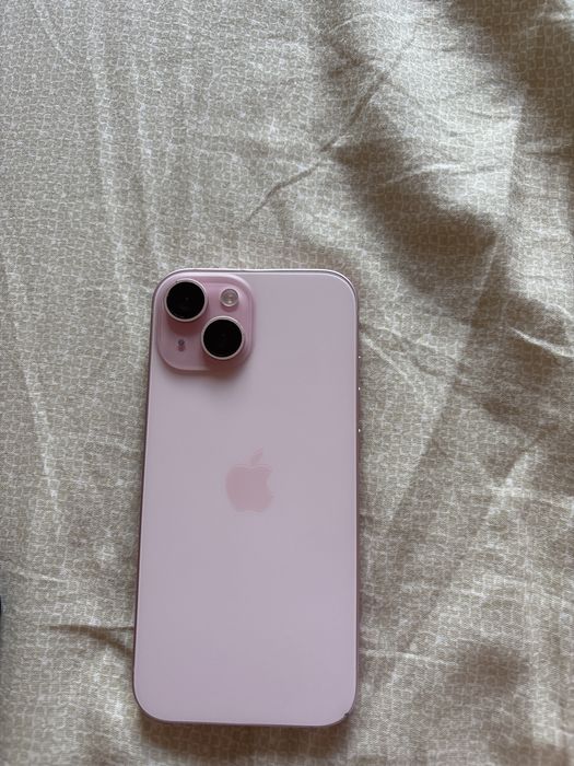 Iphone 15 original singurul defect e ca e putin ciobit sus se vede in ultima poza