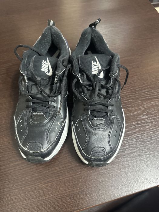 Nike barbatesti marimea 42.5 in strae buna.