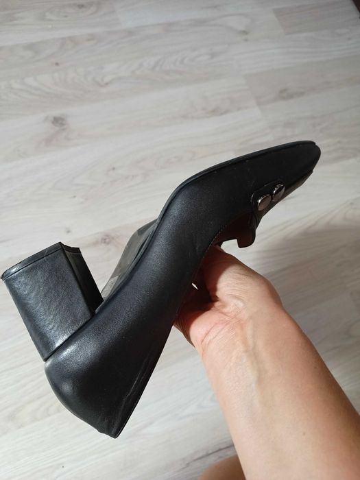 Обувки от естествена кожа номер 39