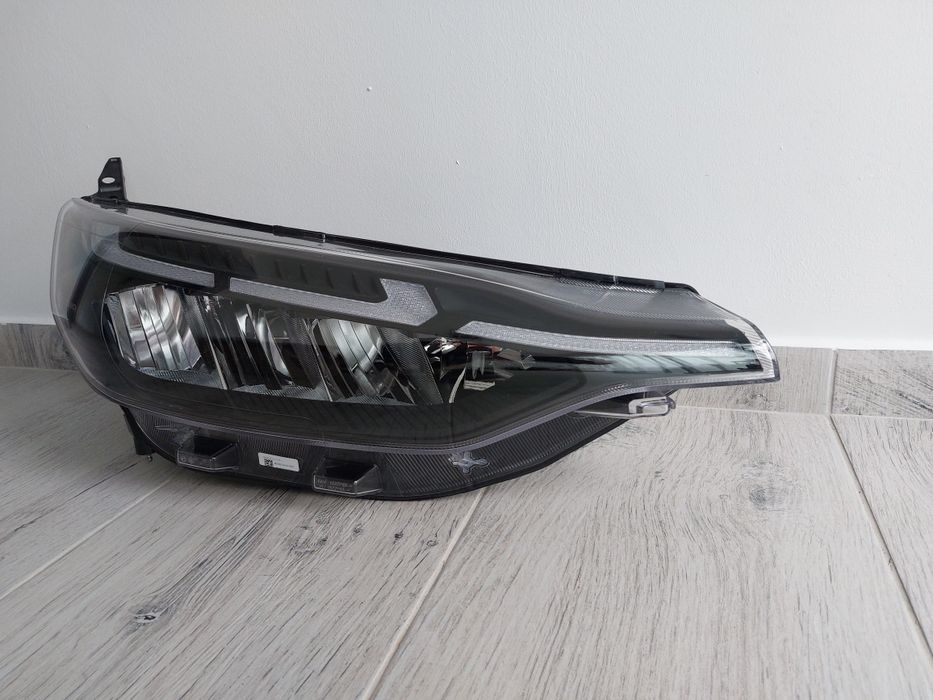 Far dreapta ford transit custom full led dupa anul 2022 original