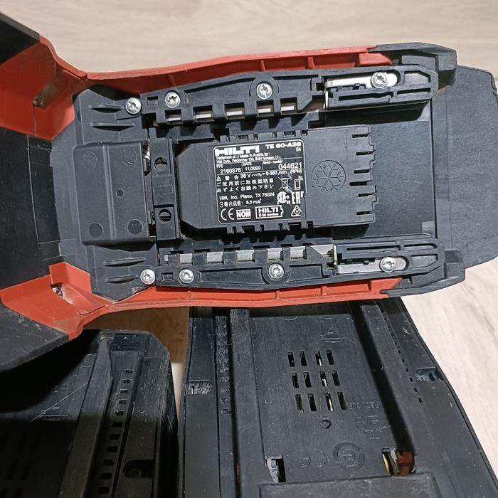 Rotopercutor mare SDS Max Hilti TE 60 A36 cu 2 acumulatori de 9Ah