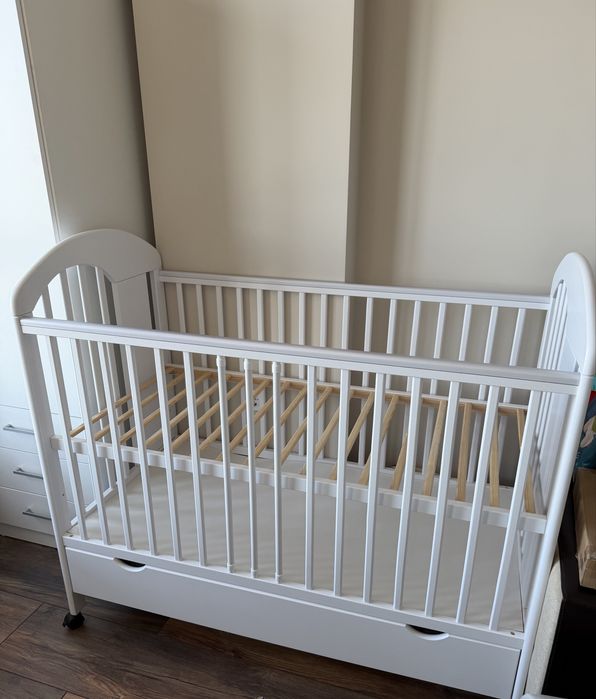 Дървена бебешка кошара