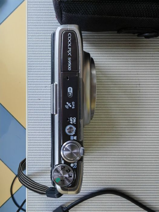 Nikon CoolPix S9500-Дигитална камера (фотоапарат) сребрист