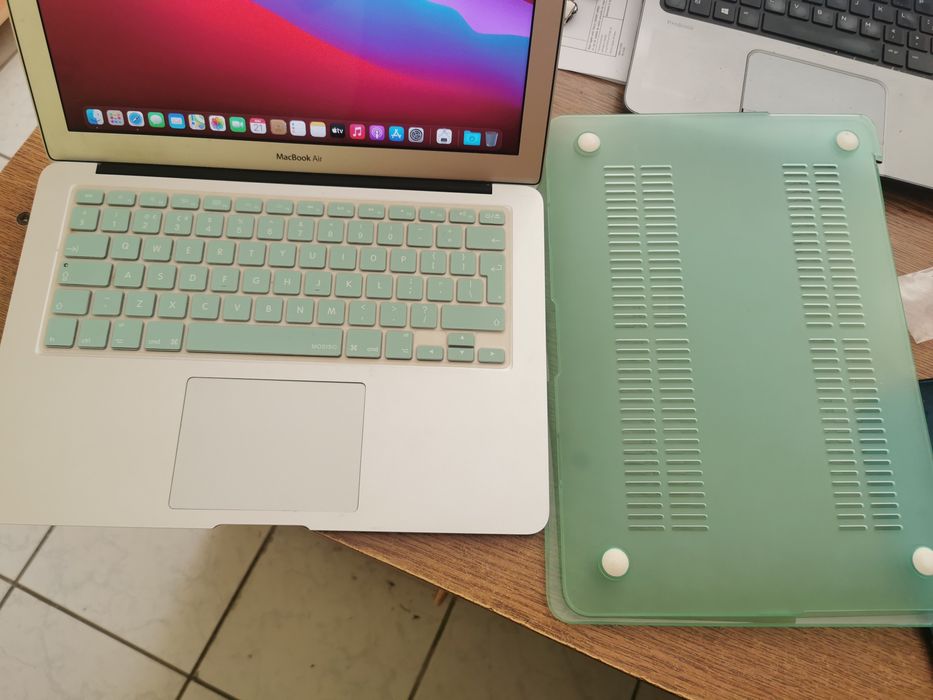 MacBook Air A1466 I5/4gb ram /ssd128 impecabil