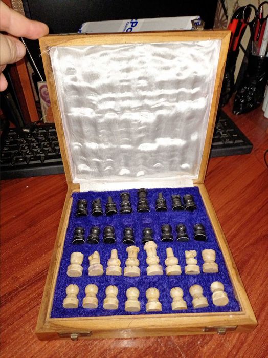 Продам шахматы камень дерево