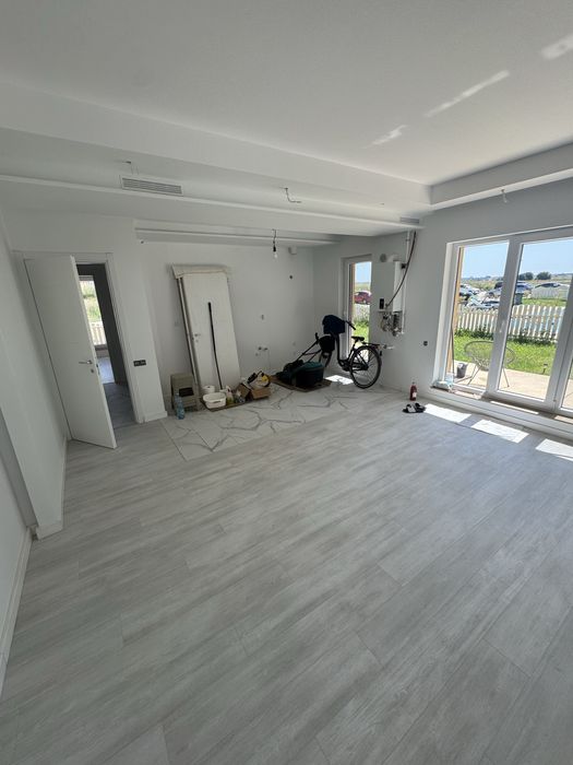 Cosmopolis | Parter cu curte, 3 camere, 2 bai, access direct piscina + 2 locuri parcare (Comericial / Rezidential)