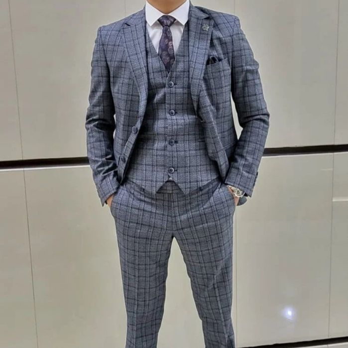 Продам классический костюм