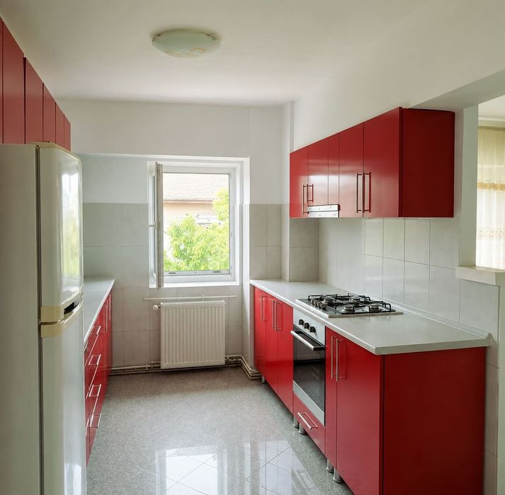 Apartament 4 camere -  semidecomandat  recompartimentat Zona Frumoasa
