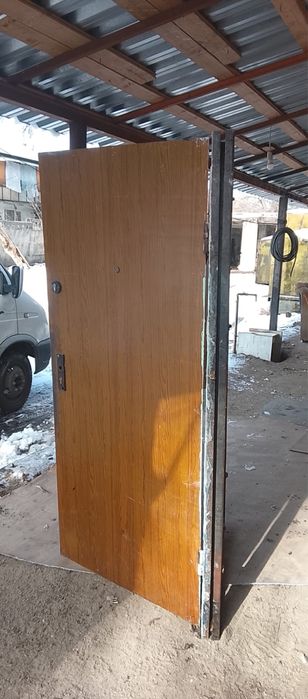 Дверь железная продам