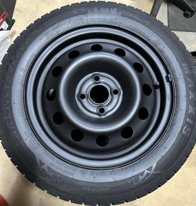 Продам зимню шину с диски размер 195/60/R15