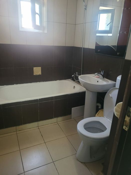 Ofer spre închiriere apartament 3 camere