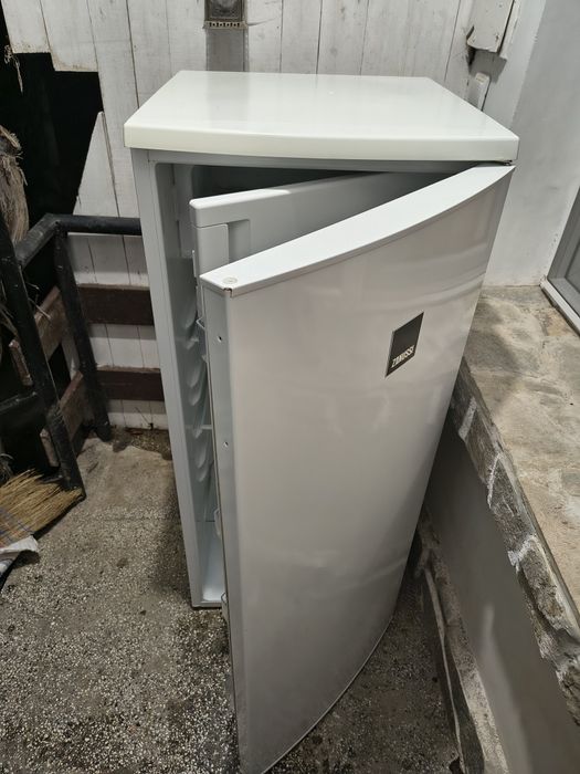 Хладилник с горна камера Zanussi