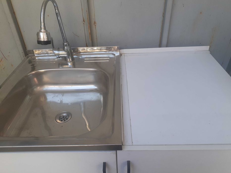 Oshxona mebel rakvinasi bilan sotiladi