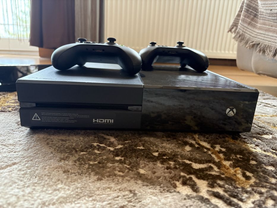 Xbox One 1Tb + 2 Controllere + Kinect(camera) + 13 jocuri