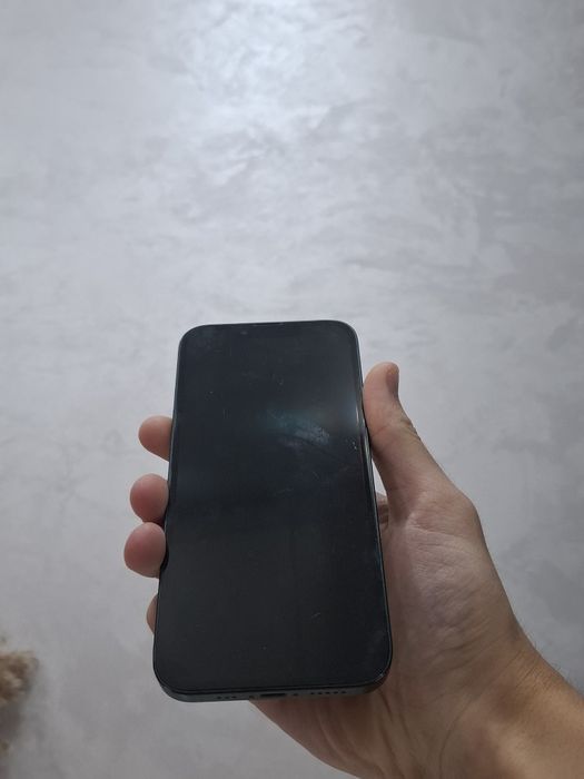Продам IPhone 13