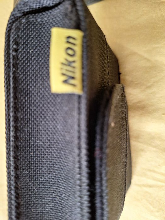 Doua gentute pentru aparate foto NIKON