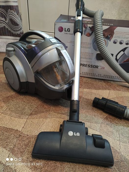 Пылесос с контейнером в безупречном состоянии