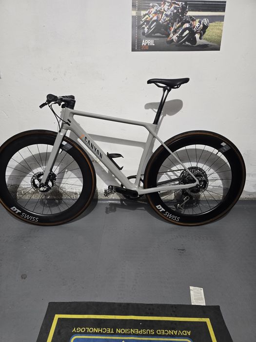 Карбонов шосеен,трекинг велосипед Canyon roadlite