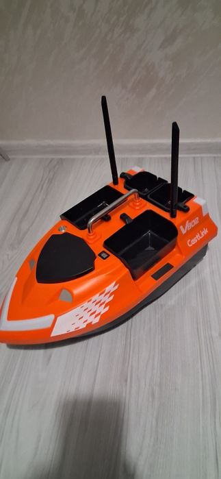 НОВА Лодка за захранка Flytec V802