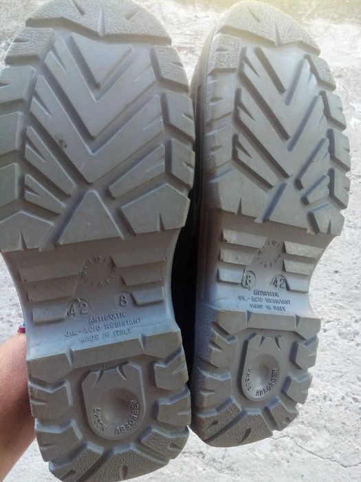 Продавам нови обувки Panda за строители