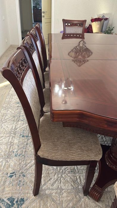 Стол со стульями