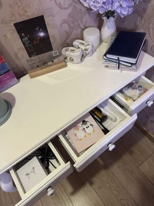 Туалетный столик/консоль