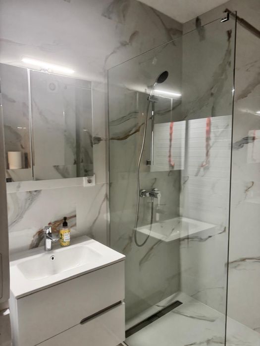 Închiriez apartament cu 2 camere în zona Vivo