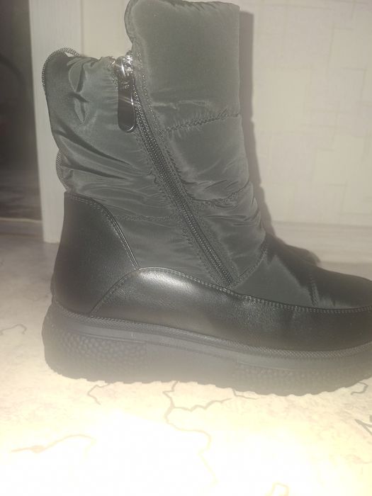 Продаётся женская обувь