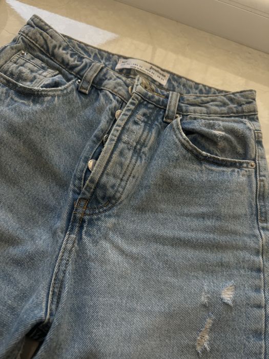 Светлые джинсы  мом