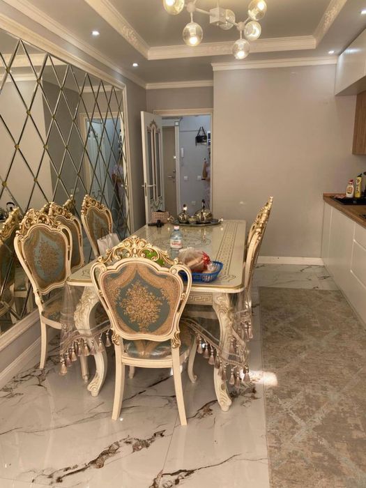 Стол со стульями — комплект на 12 персон состояние хорошее